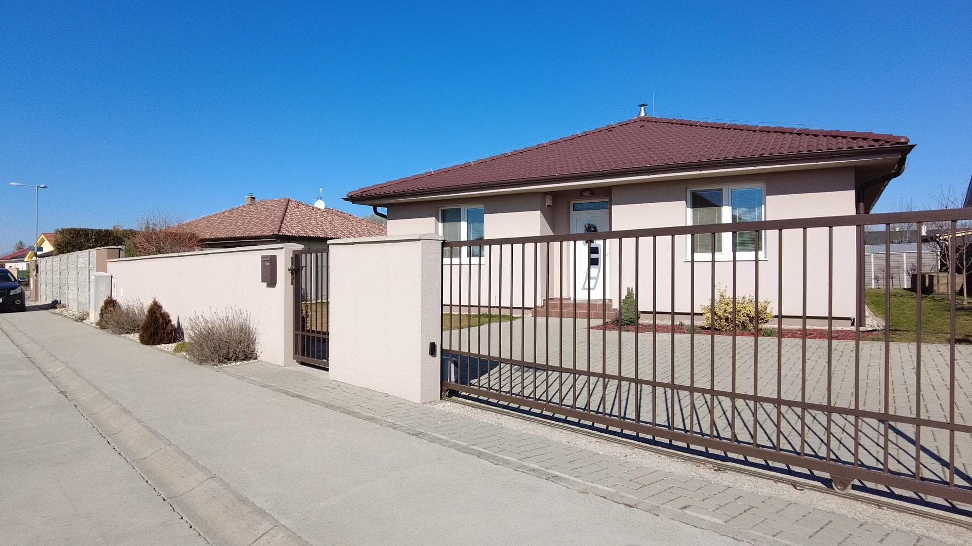 PREDANÉ 4 izbový rodinný dom Kvetoslavov s pozemkom 646 m2